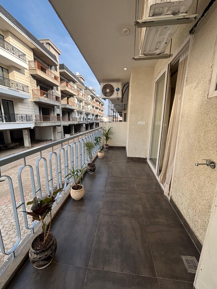 Balcony, aerocity 3 Bedroom 1650 Sq.Ft. Apartment In Aerocity Mohali 9693726