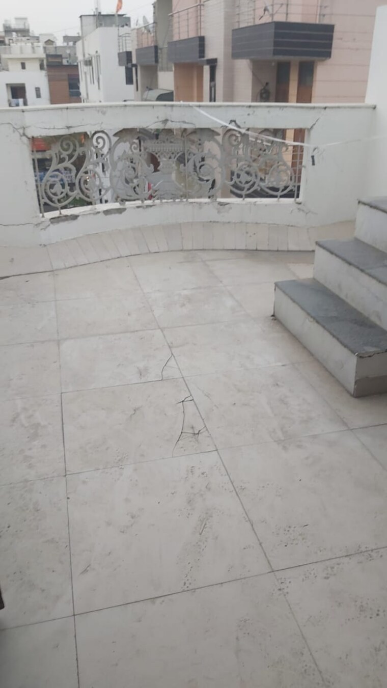 Balcony, mayur vihar 1.5 Bedroom 450 Sq.Ft. Builder Floor In Mayur Vihar Delhi 9693428