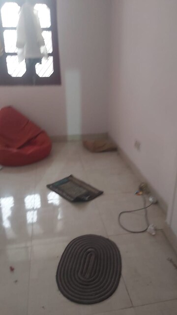 Room in 1.5 BHK Builder Floor at Mayur Vihar – for Rent