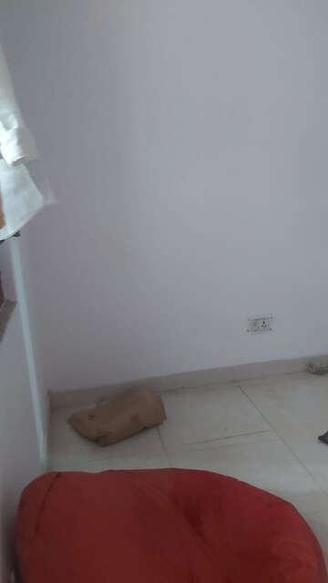 Room in 1.5 BHK Builder Floor at Mayur Vihar – for Rent