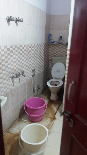 Bathroom in 1.5 BHK Builder Floor at Mayur Vihar – for Rent