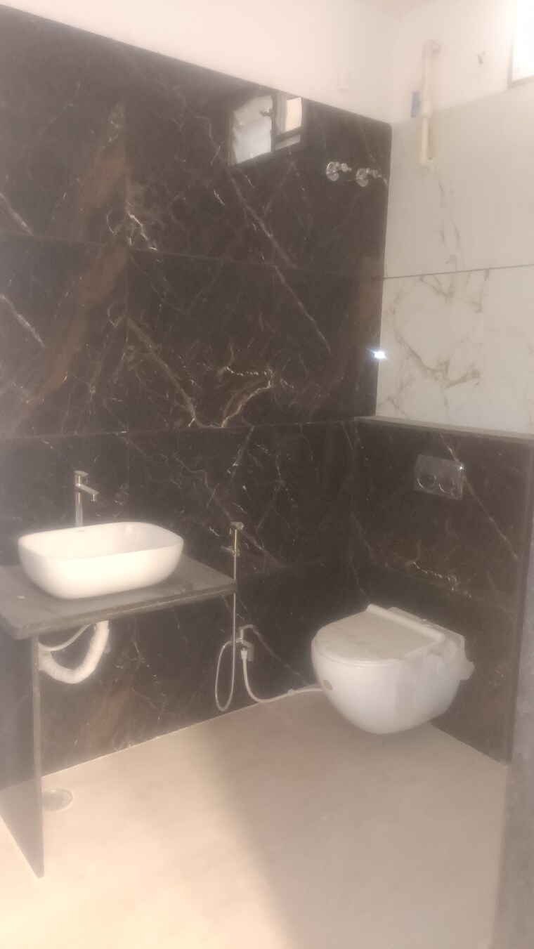 Bathroom, vasant vihar 5 Bedroom 3000 Sq.Ft. Independent House In Vasant Vihar Indore 9693860