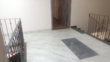 Room in 5 BHK Independent House at Vasant Vihar – for Rent