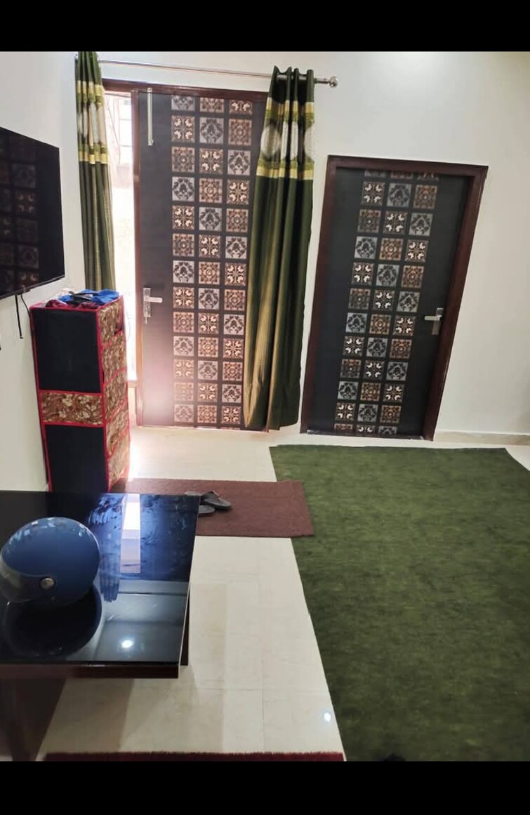 Cover Image, noida central 2 Bedroom 55 Sq.Mt. Builder Floor In Noida Central Noida 9693563