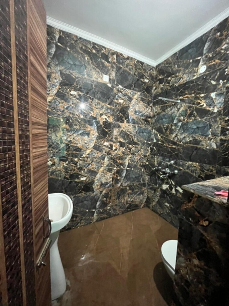 Bathroom, kharar mohali road 1 Bedroom 440 Sq.Ft. Apartment In Kharar Mohali Road Kharar 9693573