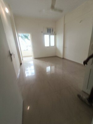 Room in 1.5 BHK Apartment at Breach Candy – for Rent