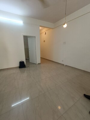 Room in 1.5 BHK Apartment at Breach Candy – for Rent