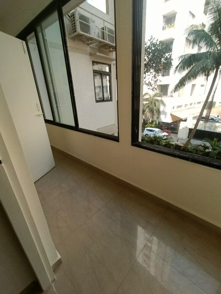 Balcony, breach candy 1.5 Bedroom 840 Sq.Ft. Apartment In Breach Candy Mumbai 9693767