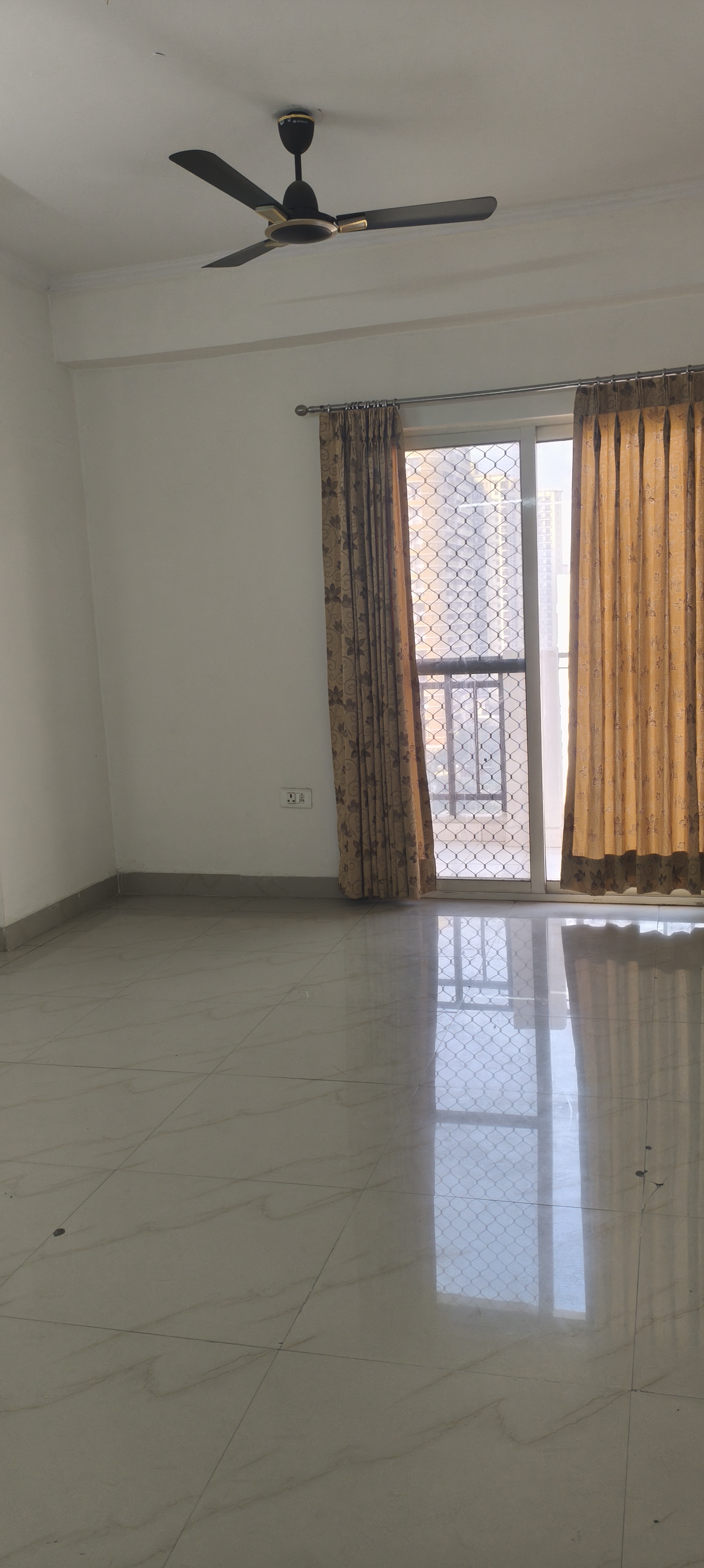 2 BHK + Extra Room Apartment For Rent in Gardenia Gateway