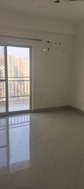 Room in 2 BHK Apartment at Gardenia Gateway, Sector 75 – for Rent