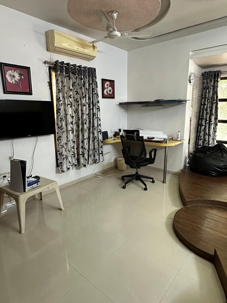Room, science city 4 Bedroom 275 Sq.Yd. Villa In Science City Ahmedabad 9693747