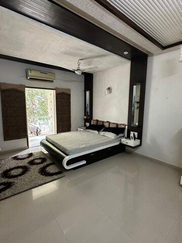 Bedroom in 4 BHK Villa at Science City – for Sale