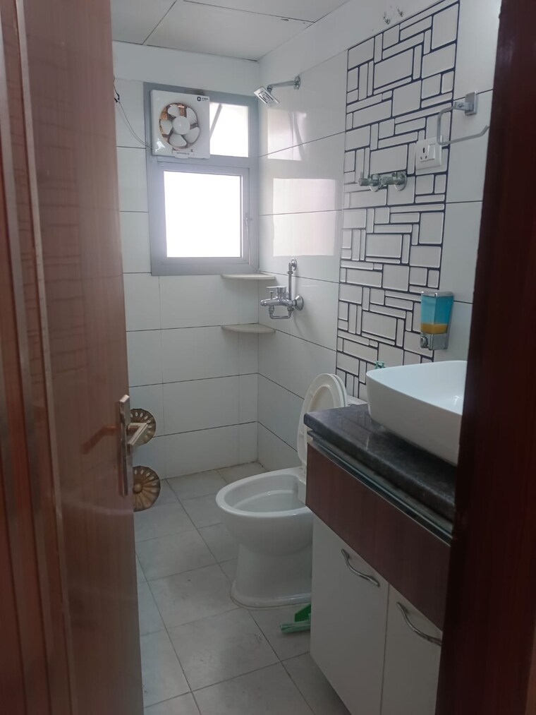 Bathroom, gulshan-bellina 3 Bedroom 919 Sq.Ft. Apartment In Sector 16 Greater Noida Greater Noida 9693845
