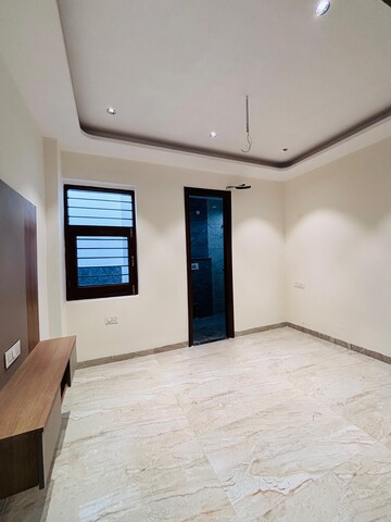 Room in 2 BHK Apartment at Malwa Escon Primera, International Airport Road – for Rent