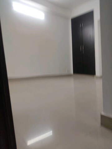 Room in 2 BHK Apartment at Panchsheel Greens II, Sector 16 Greater Noida – for Sale