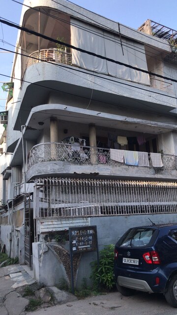 6 BHK Independent House For Sale in Kirti Nagar