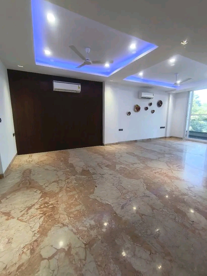 4 BHK + Servant Room 1600 Sq.Ft. Builder Floor in Risland Sky Mansion