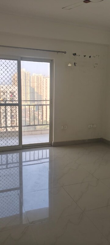 Room in 3 BHK Apartment at Gardenia Golf City, Sector 75 – for Rent