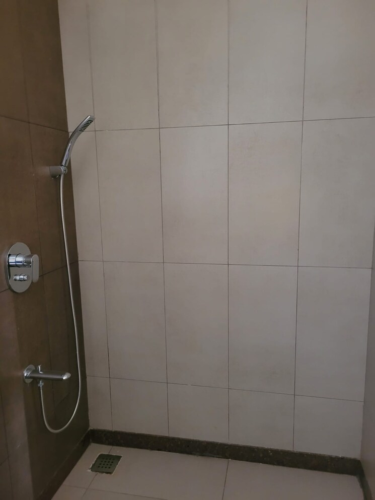 Bathroom, shapoorji-pallonji-vicinia 4 Bedroom 1340 Sq.Ft. Apartment In Powai Mumbai 9693985