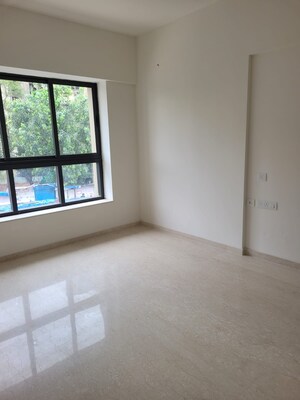 Room in 4 BHK Apartment at Shapoorji Pallonji Vicinia, Powai – for Sale