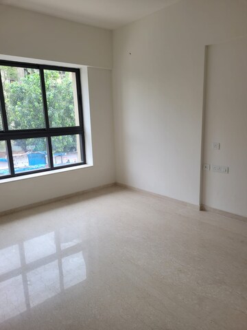 Room in 4 BHK Apartment at Shapoorji Pallonji Vicinia, Powai – for Sale