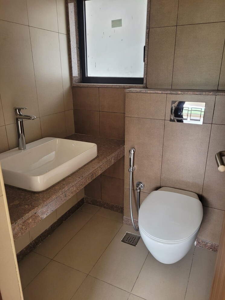 Bathroom, shapoorji-pallonji-vicinia 4 Bedroom 1340 Sq.Ft. Apartment In Powai Mumbai 9693985