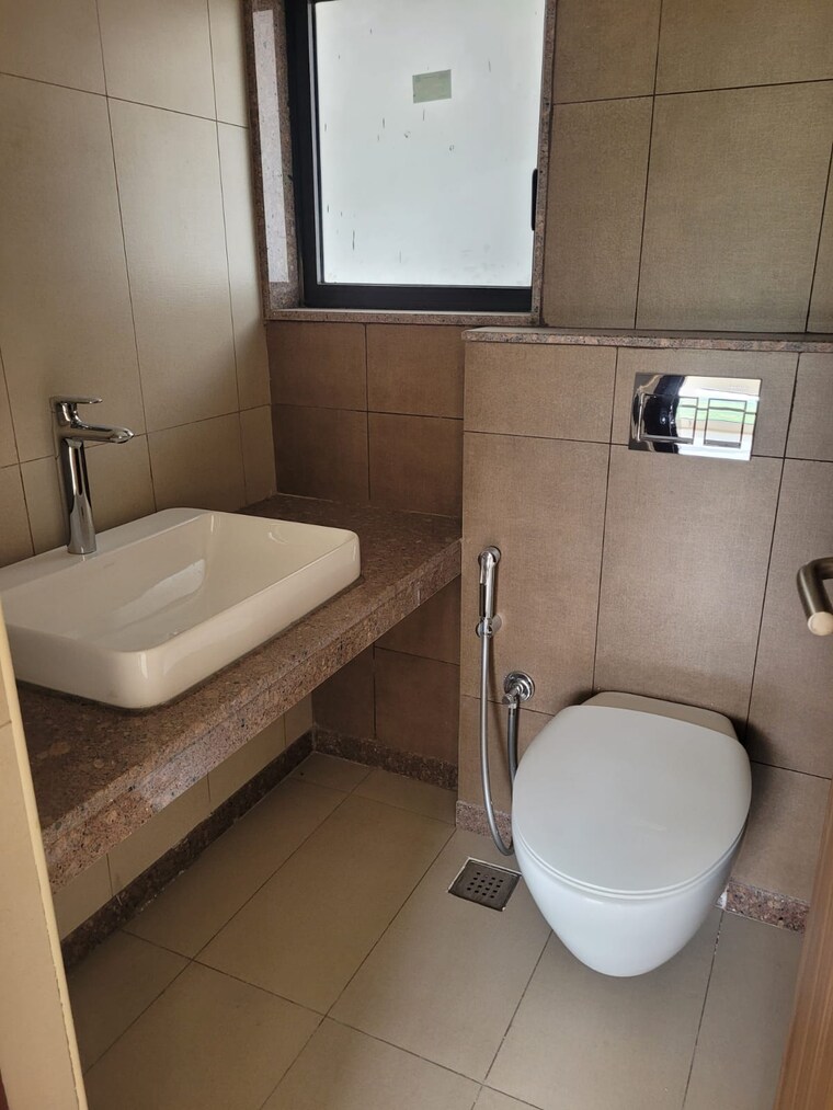 Bathroom, shapoorji-pallonji-vicinia 4 Bedroom 1340 Sq.Ft. Apartment In Powai Mumbai 9693985