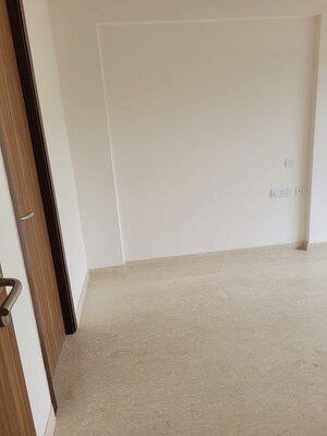 Room in 4 BHK Apartment at Shapoorji Pallonji Vicinia, Powai – for Sale