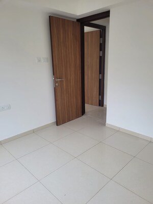 Room in 4 BHK Apartment at Shapoorji Pallonji Vicinia, Powai – for Sale