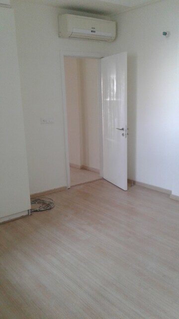 4 BHK Apartment For Rent in DLF The Belaire, Sector 54