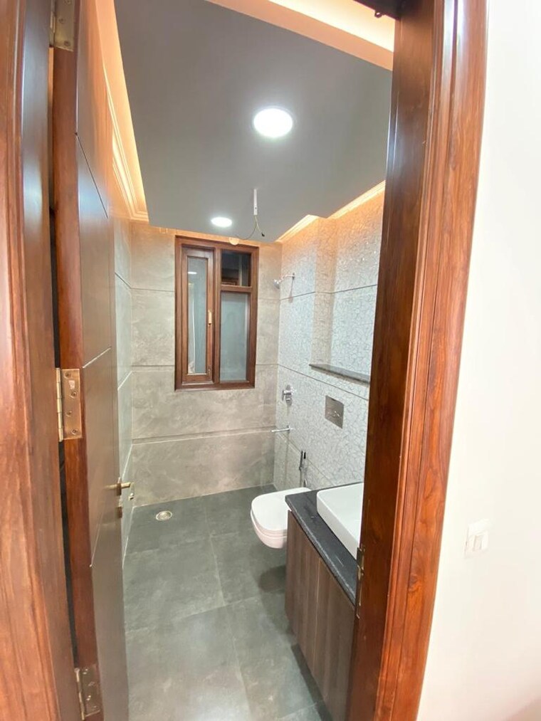 Attached Bathroom, silverglades-hightown 3 Bedroom 2150 Sq.Ft. Apartment In Sushant Lok I Gurgaon 9694057