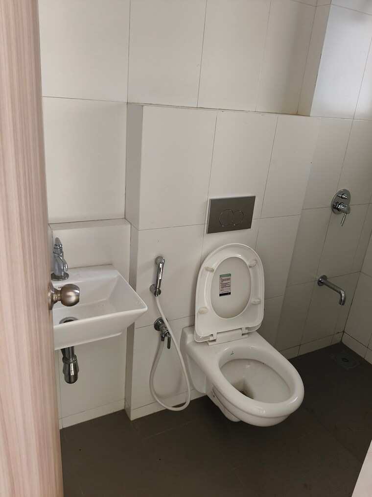 Bathroom, mahavir-kalpavruksha 1 Bedroom 460 Sq.Ft. Apartment In Ghodbunder Road Thane 9694156