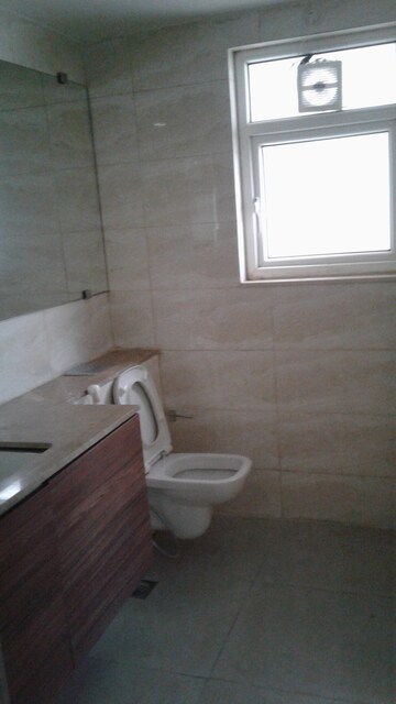Bathroom in 4 BHK Apartment at DLF The Belaire, Sector 54 – for Rent