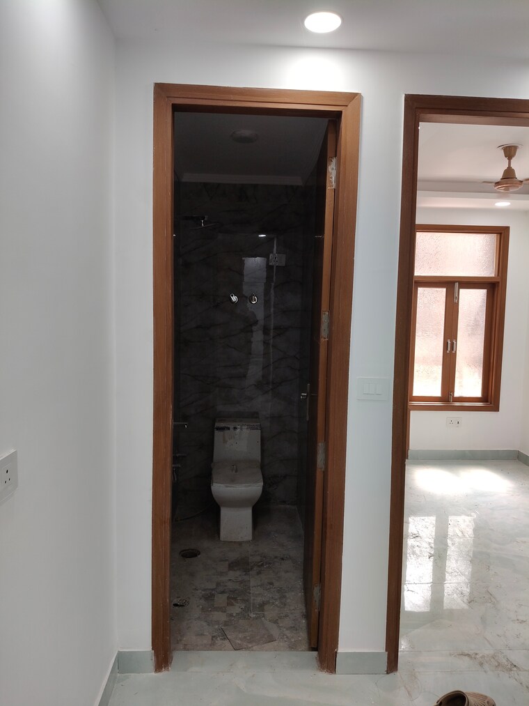 Bathroom, govindpuri 2 Bedroom 588 Sq.Ft. Builder Floor In Govindpuri Delhi 9694565