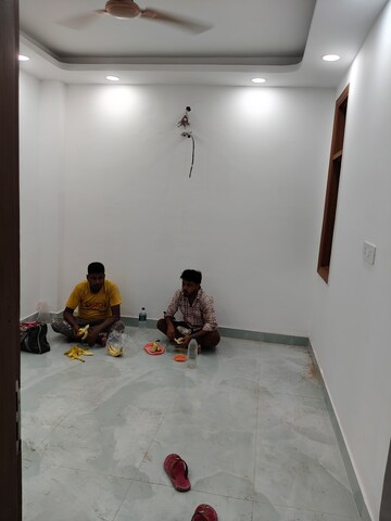 Room in 2 BHK Builder Floor at Govindpuri – for Rent