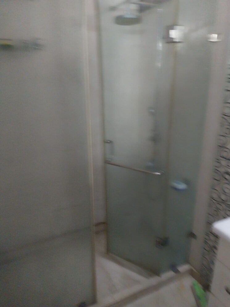 Bathroom, kalkaji 4 Bedroom 300 Sq.Yd. Builder Floor In Kalkaji Delhi 9694427