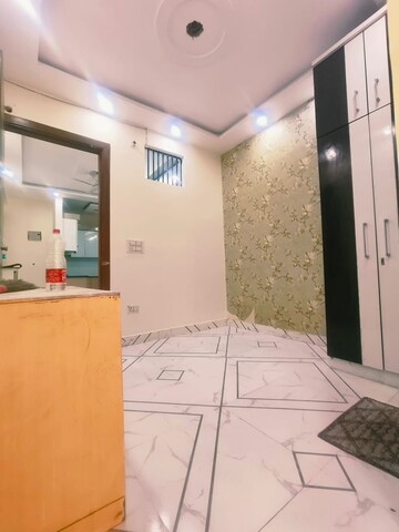 Room in 1 BHK Builder Floor at Dwarka Mor – for Rent