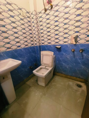 Bathroom in 1 BHK Builder Floor at Dwarka Mor – for Rent