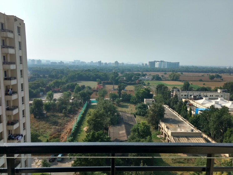 Balcony, umang-monsoon-breeze-phase-i 4 Bedroom 2220 Sq.Ft. Apartment In Sector 78 Gurgaon 9694444