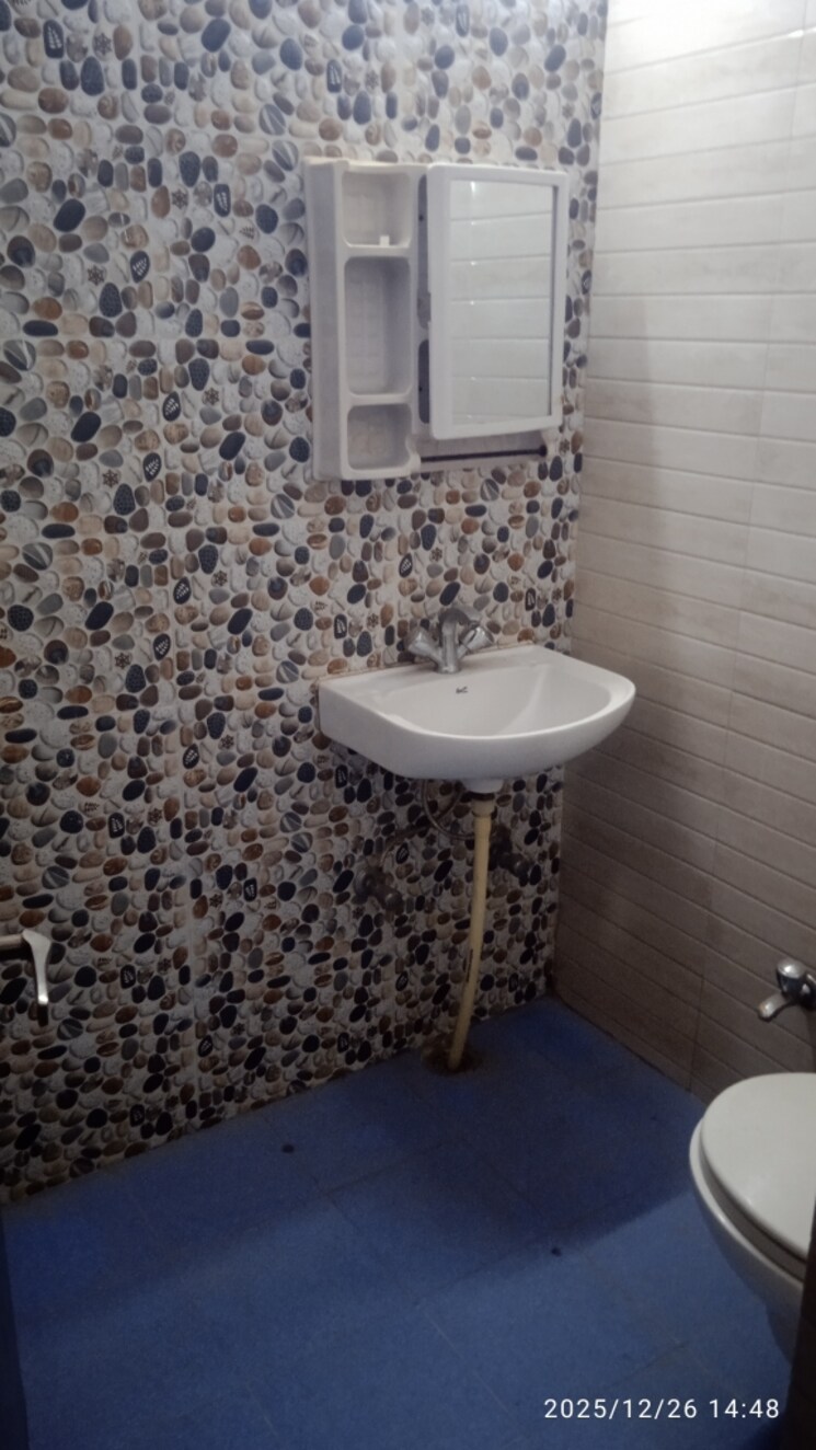 Bathroom, sector 44 Studio 400 Sq.Ft. Builder Floor In Sector 44 Gurgaon 9694688