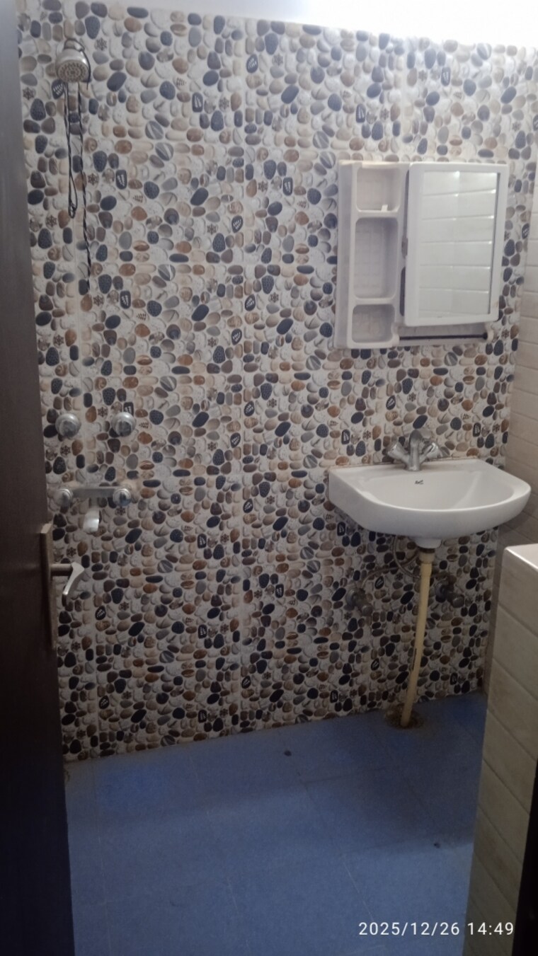 Bathroom, sector 44 Studio 400 Sq.Ft. Builder Floor In Sector 44 Gurgaon 9694688