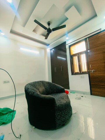 Room in 2 BHK Builder Floor at Dwarka Mor – for Rent