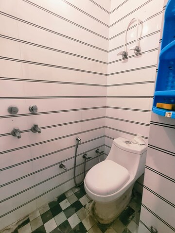 Attached Bathroom in 2 BHK Builder Floor at Dwarka Mor – for Rent