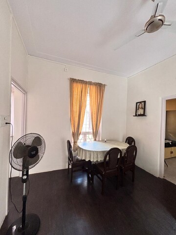 Room in 1 BHK Apartment at Bandra West – for Rent