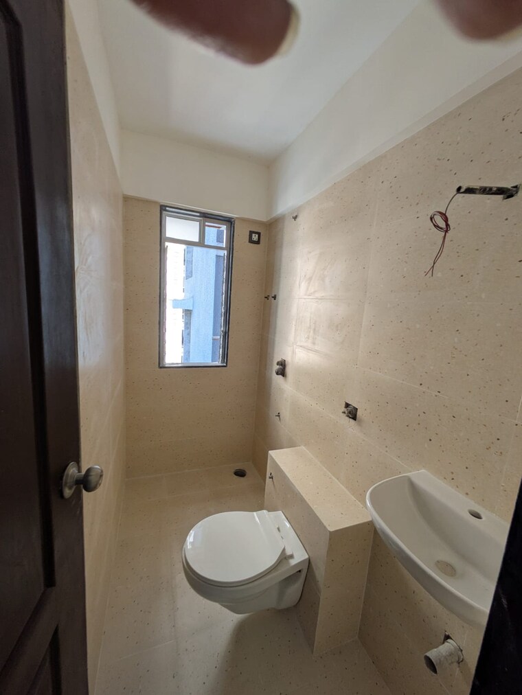 Bathroom, goregaon west 2 Bedroom 585 Sq.Ft. Apartment In Goregaon West Mumbai 9694728