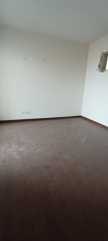 Room in 2 BHK Apartment at Umang Winter Hills, Sector 77 – for Sale