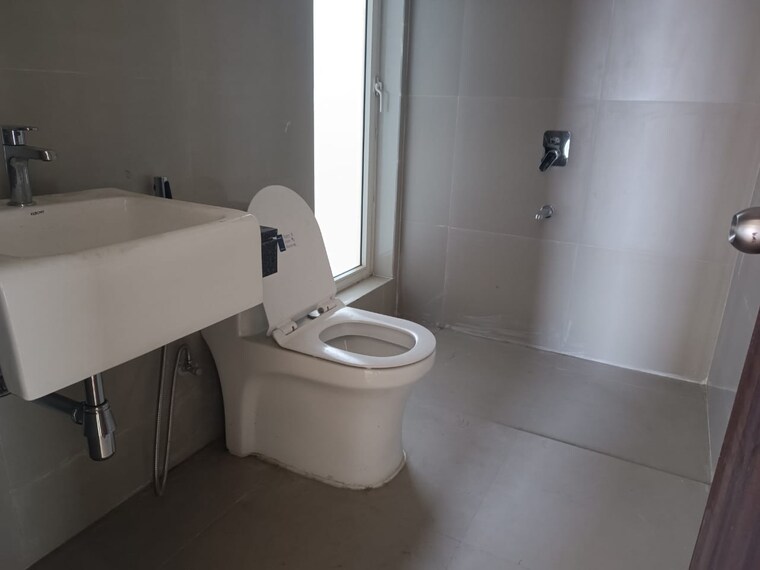 Bathroom, one-indiabulls-thane-1 3 Bedroom 1140 Sq.Ft. Apartment In Pokhran Road No One Thane 9694804