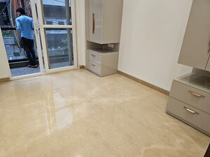 Room in 5 BHK Apartment at Salcon The Verandas, Sector 54 – for Rent