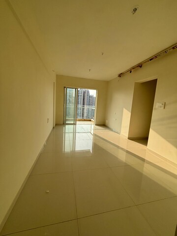 Room in 2.5 BHK Apartment at Wadhwa Atmosphere O2, Mulund West – for Sale