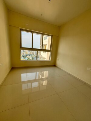 Room in 2.5 BHK Apartment at Wadhwa Atmosphere O2, Mulund West – for Sale